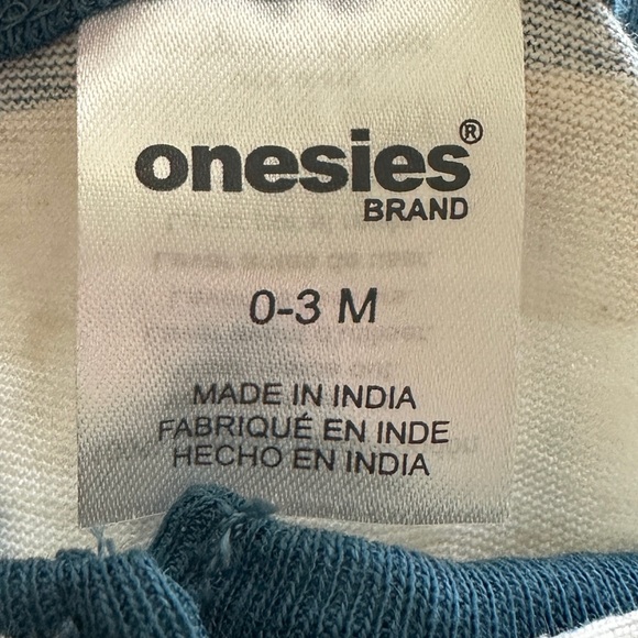 Onesies footed sleepers. Set of 4. size 0-3m - Picture 6 of 6